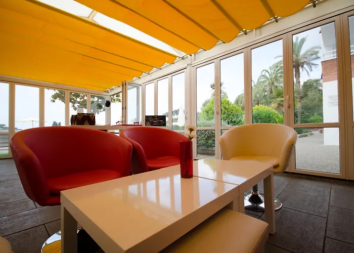 埃尔斯罗斯公寓式酒店 滨海略雷特