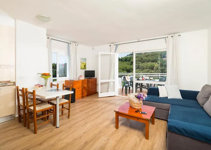 埃尔斯罗斯公寓式酒店 4* 滨海略雷特