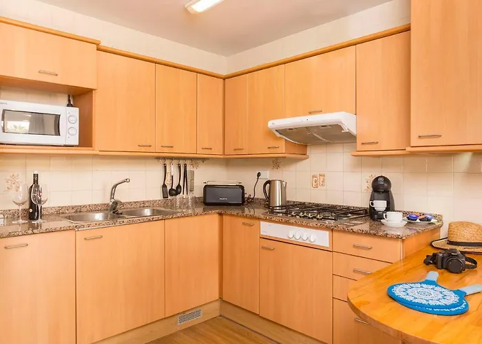 埃尔斯罗斯公寓式酒店 4* 滨海略雷特