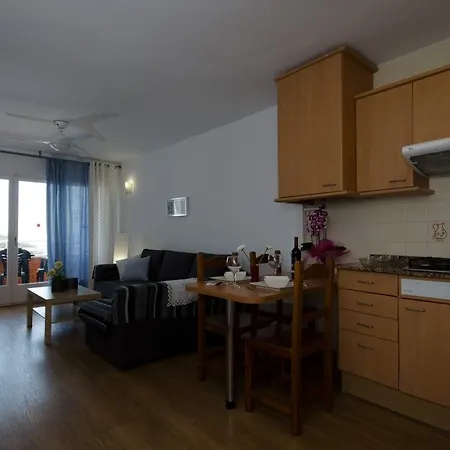 Aparthotel Els Llorers 2*